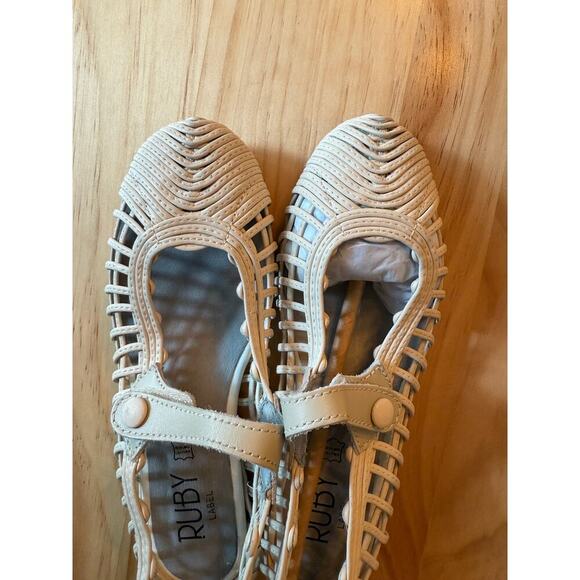 NWOT Ruby Label Size 12 US Kid Girl Off‎ White Cream Perforated Mary Jane Shoes - Picture 5 of 5